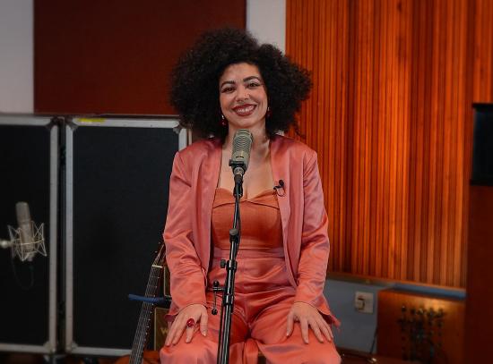 Vanessa Moreno leva a delicadeza de seu trabalho autoral à série “O Novo Sempre Vem”