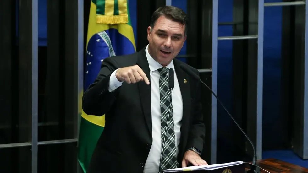 Flávio Bolsonaro concentrou emendas em segurança e defesa e deixou ciência e agricultura de fora