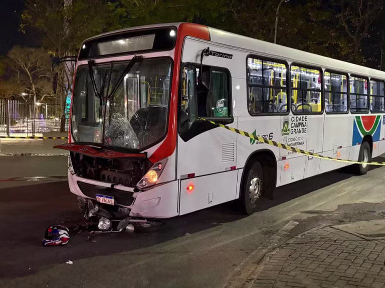 Perícia conclui que motorista de ônibus avançou sinal em acidente que matou motociclista em Campina Grande