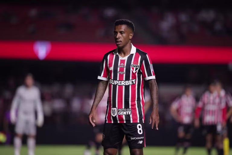 Marcos Antônio sente a coxa e preocupa o São Paulo