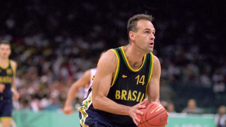 Morre aos 68 anos Oscar Schmidt, lenda do basquete brasileiro