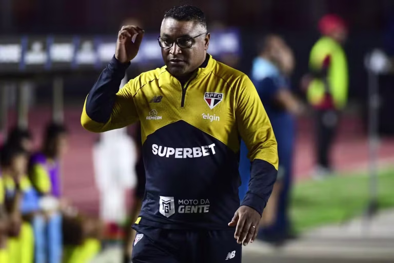 Roger Machado é vaiado em vitória do São Paulo na Copa do Brasil