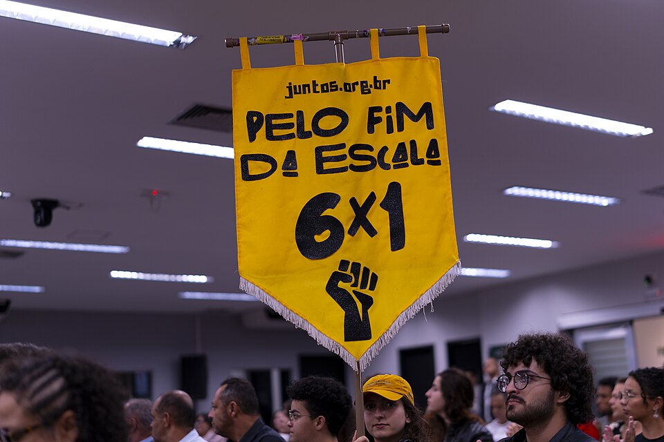 Debate sobre 6×1 é populista e inócuo, diz coordenadora na campanha de Flávio Bolsonaro
