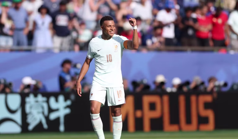 Mbappé culpa árbitro por primeiro pênalti perdido em Copas do Mundo
