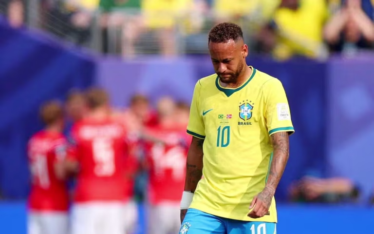 Neymar dá adeus à Copa em sua participação mais melancólica, com menos de 1 tempo jogado