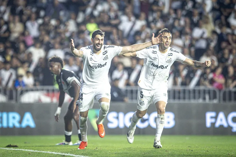 Santos deslancha na etapa final, aproveita falhas do Vasco e deixa zona da degola