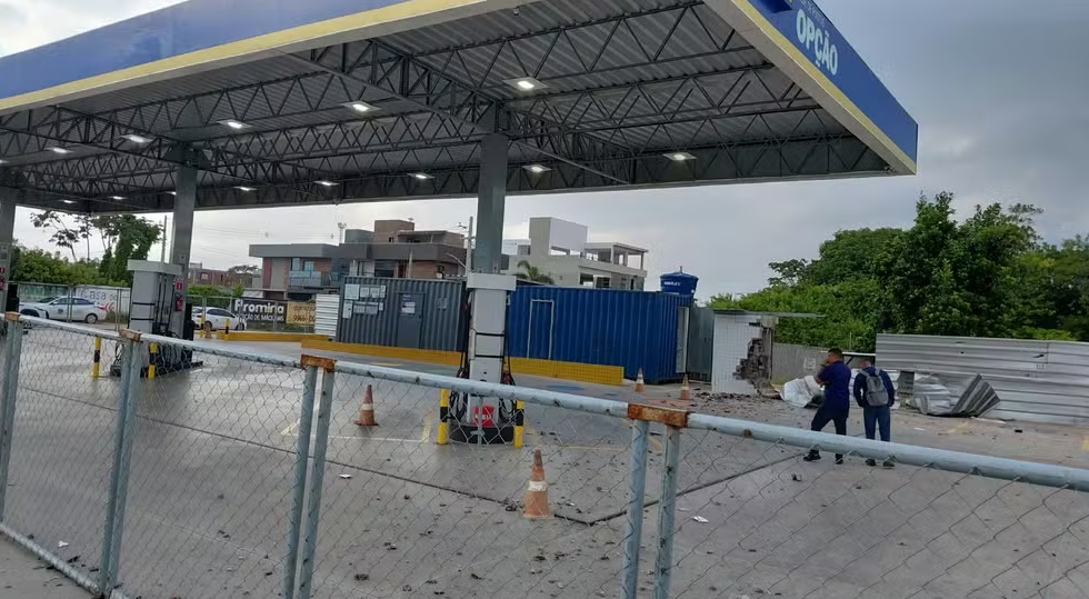 Posto de combustíveis é explodido na Zona Sul de João Pessoa; suspeitos trocam tiros com a PM