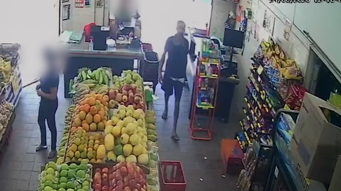 VÍDEO: Ladrão armado finge ser cliente antes de assaltar varejão em Campinas
