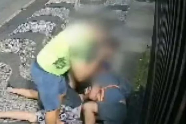 Homem em surto morre asfixiado após ser imobilizado em Santos; VÍDEO