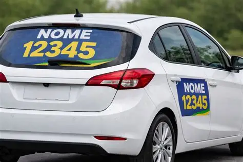 Adesivo eleitoral em carro de aplicativo é proibido durante corridas; multa pode chegar a R$ 8 mil
