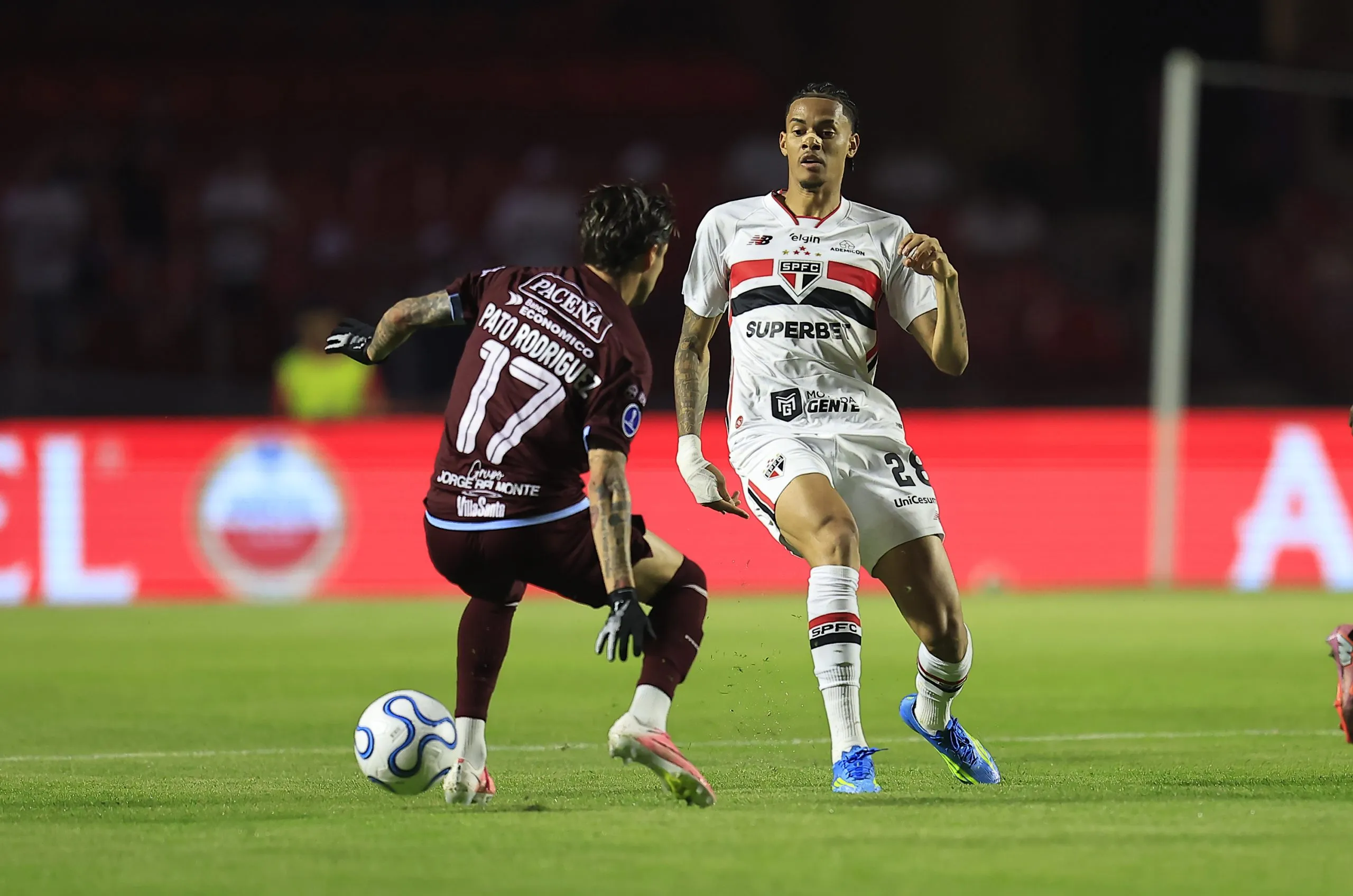 São Paulo vence e avança às quartas da Copa Sul-Americana