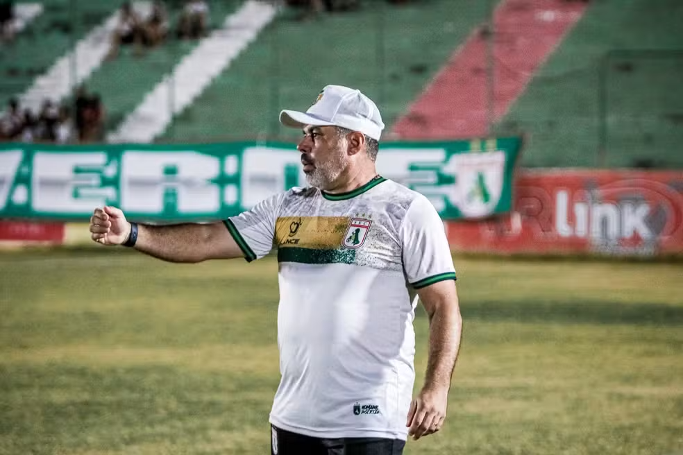 Sousa acerta o retorno de Leandro Sena para a temporada de 2027