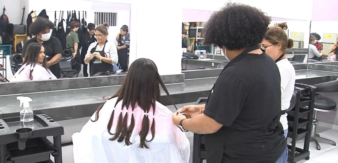 Projeto Fios da Esperança arrecada cabelos para mulheres em tratamento de câncer