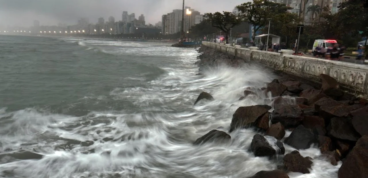 Frente fria manterá tempo instável em Santos no início da semana