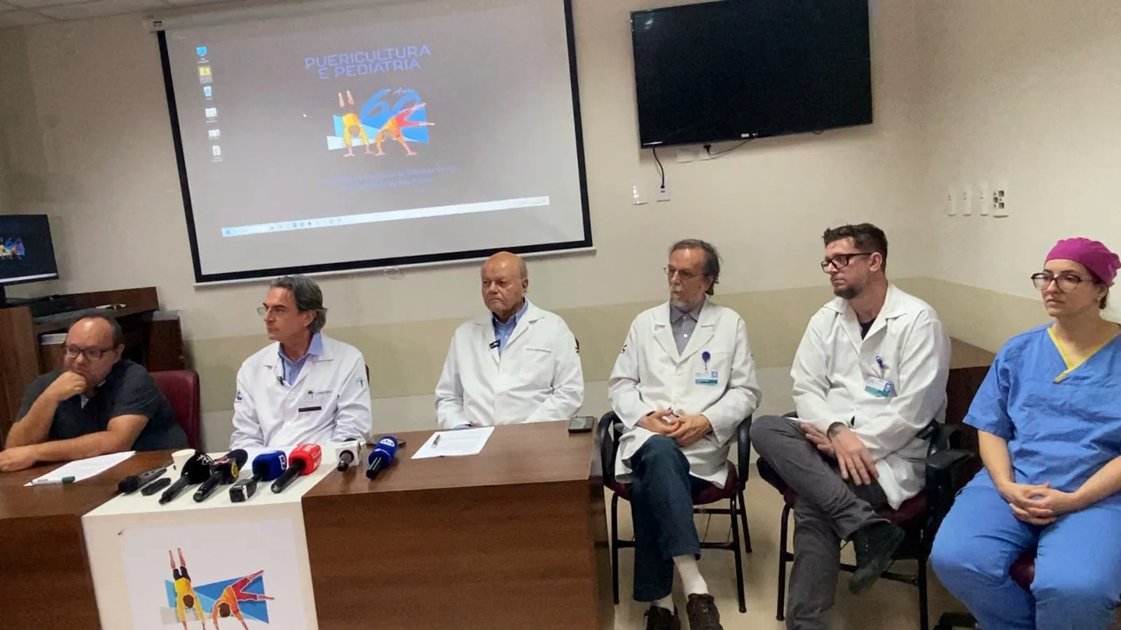 Médicos do HC explicam o que levou à morte de gêmeas após separação