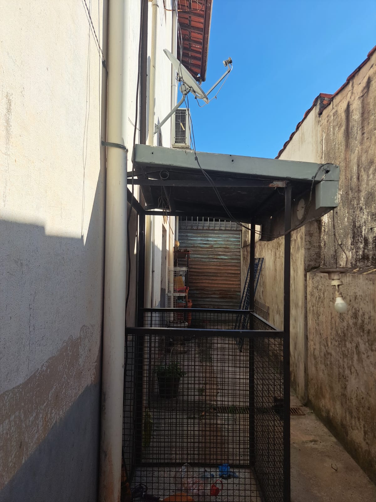 Idosos ficam feridos após queda de elevador de serviço em Caraguatatuba