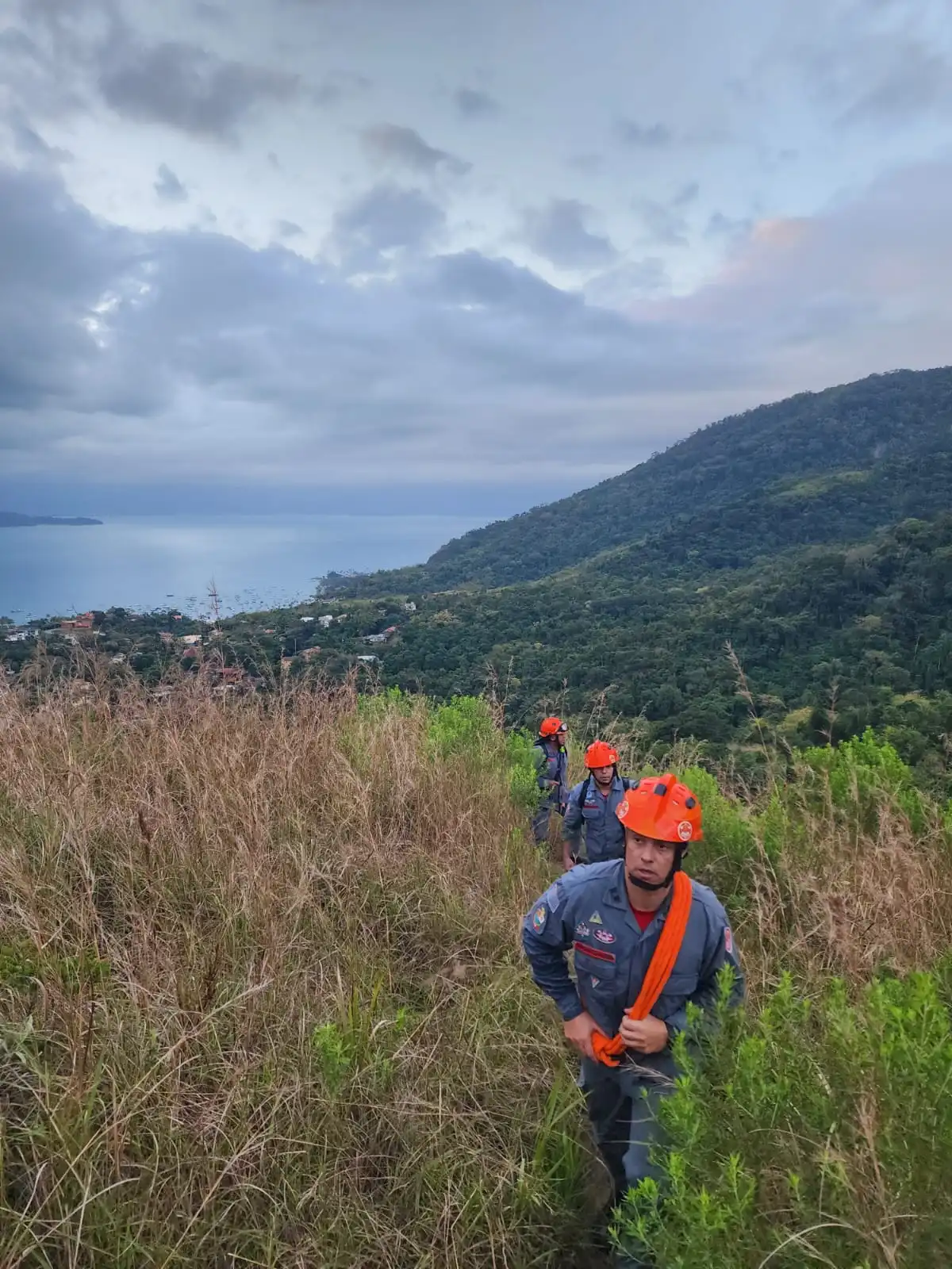 Turistas são resgatadas após se perderem na trilha do Pico do Baepi em Ilhabela
