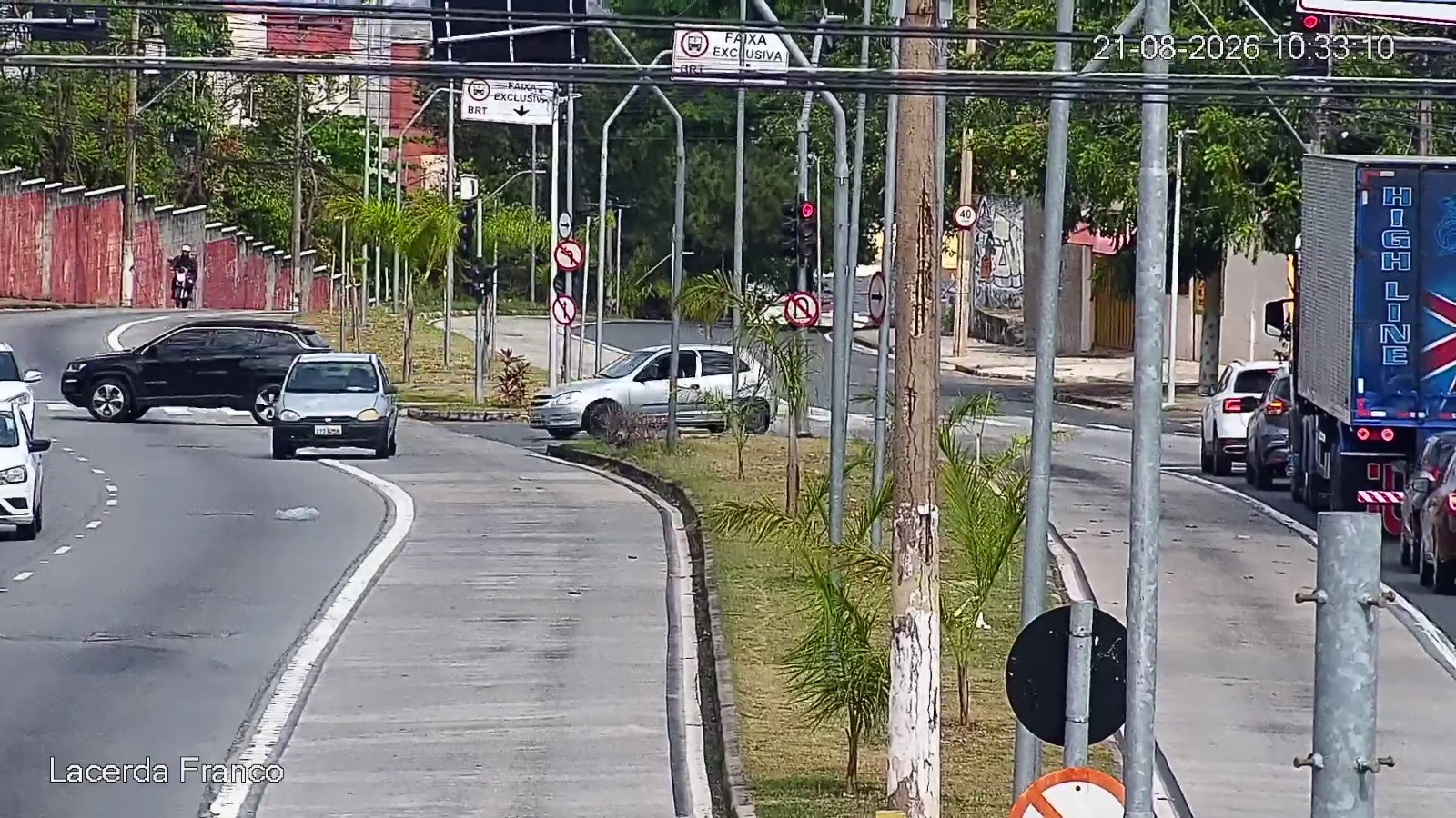 11 acidentes: Emdec alerta sobre conversão proibida em cruzamento da Amoreiras