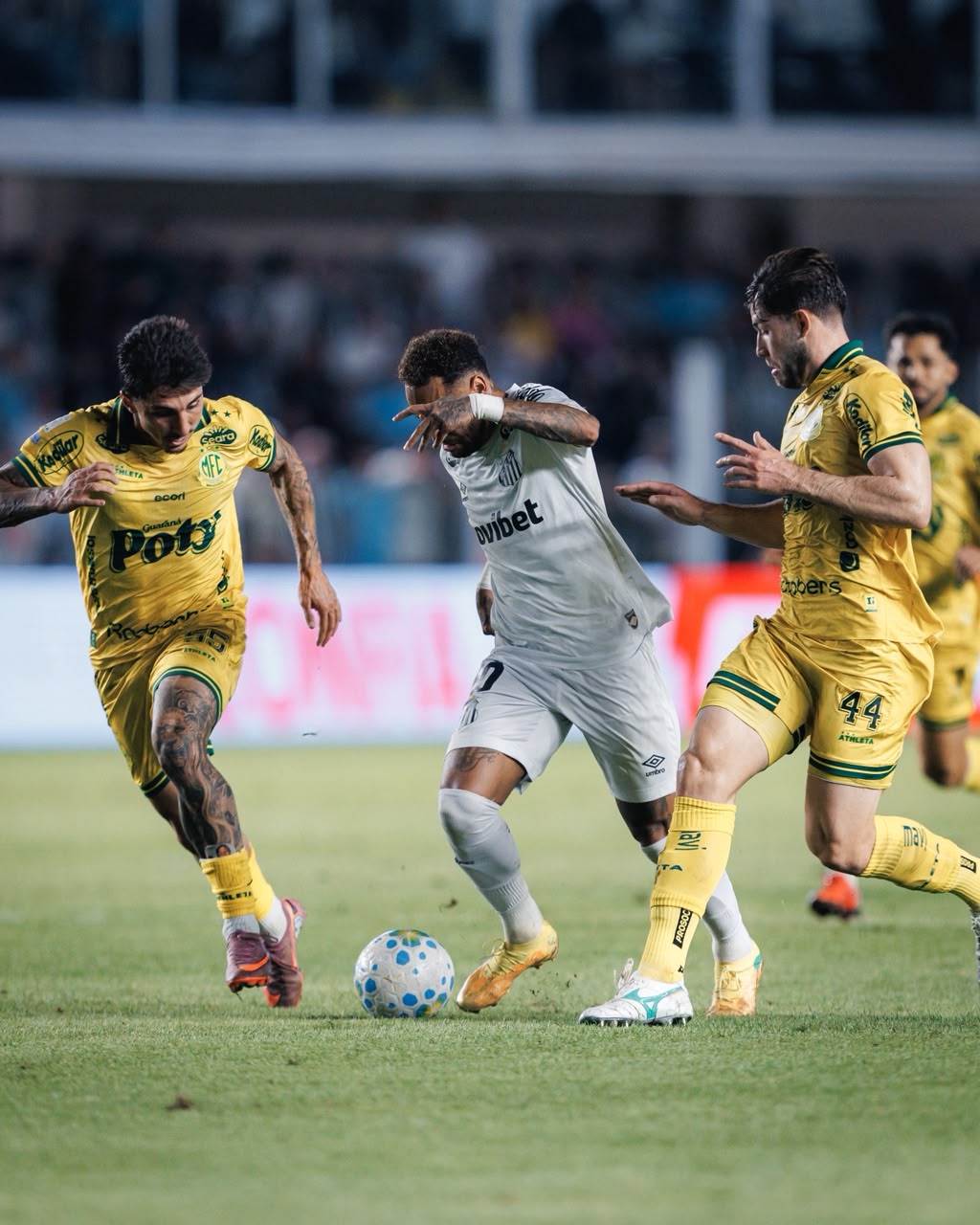 Santos e Mirassol empatam na Vila Belmiro pelo Brasileirão