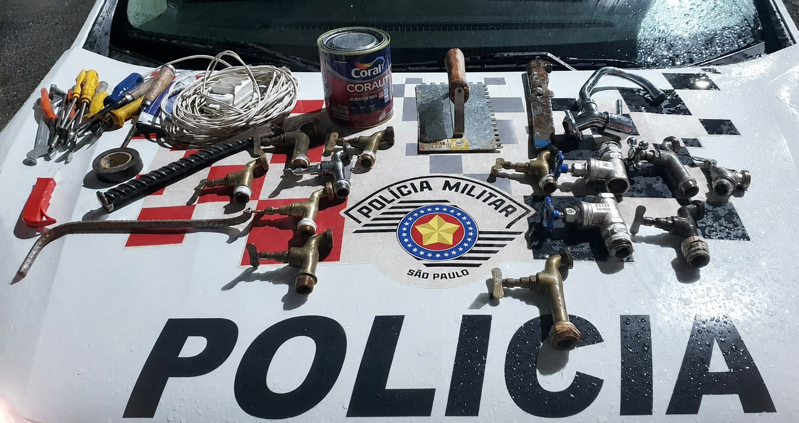 Homem é preso com materiais furtados no centro de Guaratinguetá