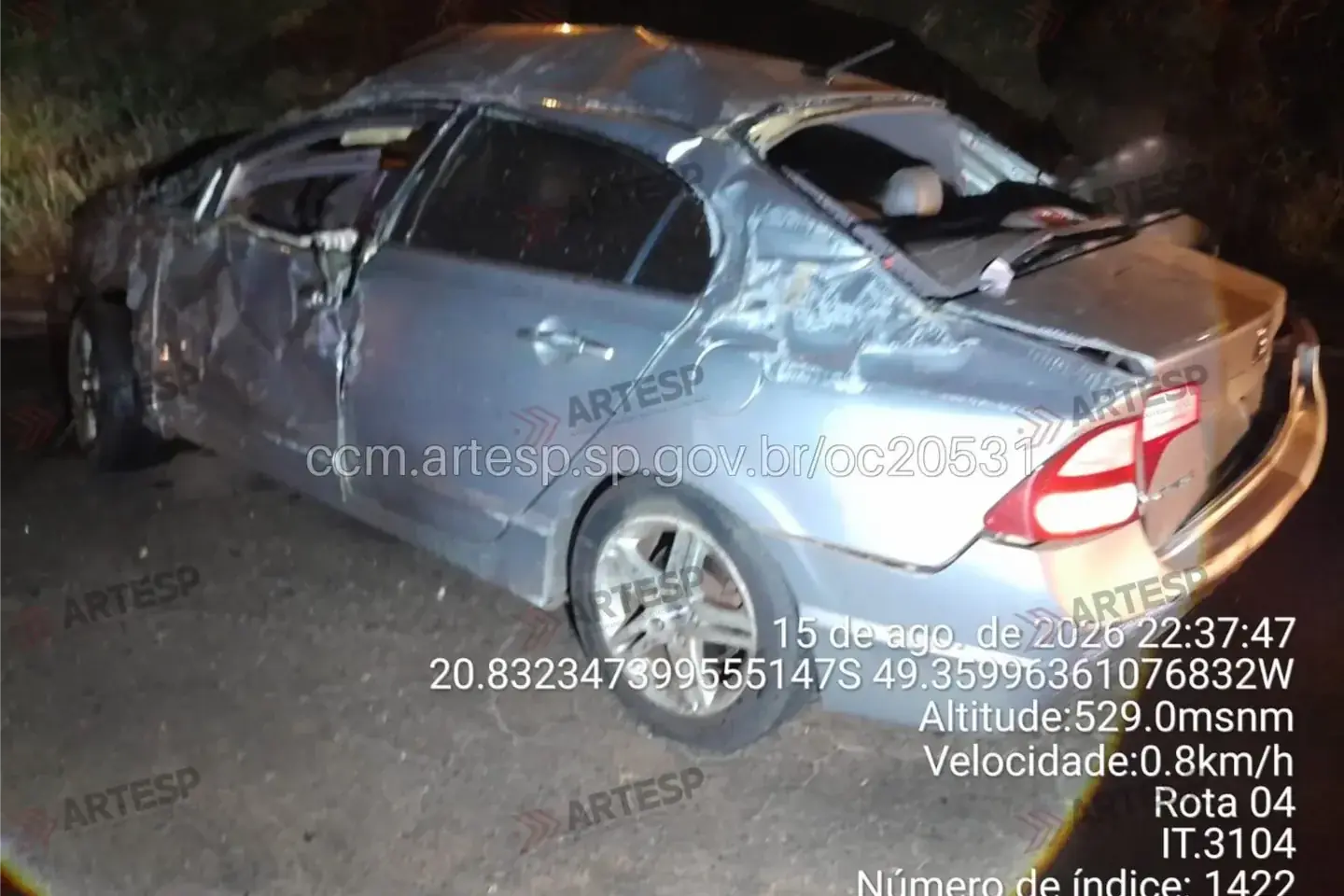 Motorista morre e outro fica em estado grave após capotamento e colisão na SP-310