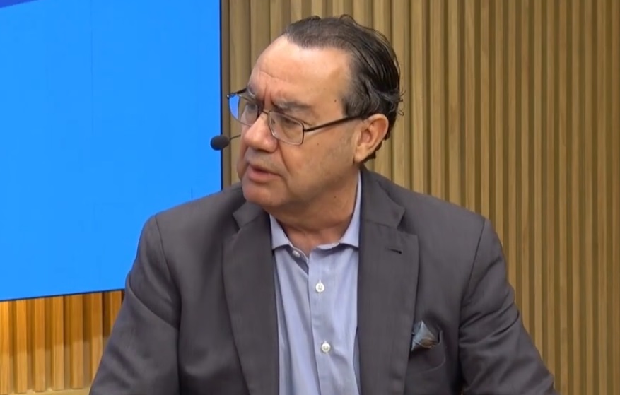Augusto Cury defende semipresidencialismo, fim da reeleição e mudanças em programas de renda em sabatina no Portal THMais e Novabrasil