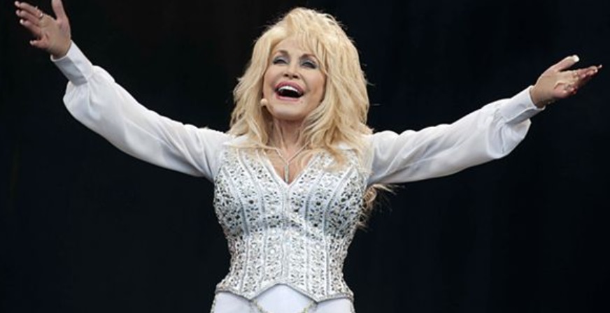 Dolly Parton: lenda da música country, morre nos EUA aos 80 anos