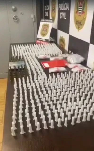 Polícia Civil apreende 670 pinos de cocaína e 54 munições em Taubaté
