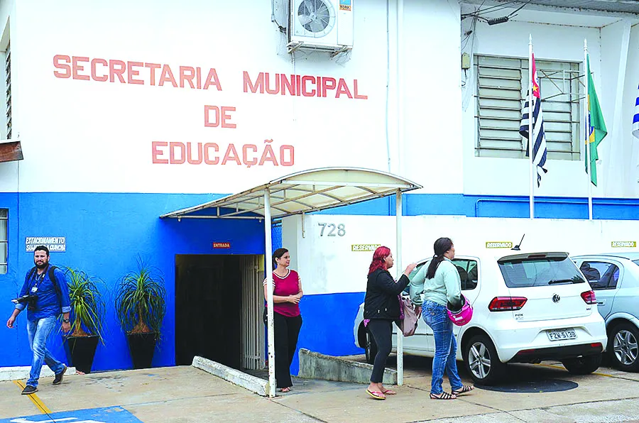 Educação convoca professores aprovados em processo seletivo após cobranças na Câmara