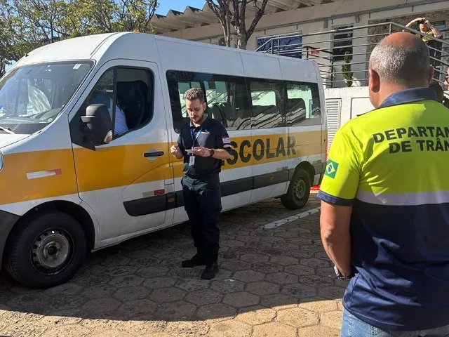 Secretaria de Mobilidade Urbana intensifica fiscalização de vans escolares