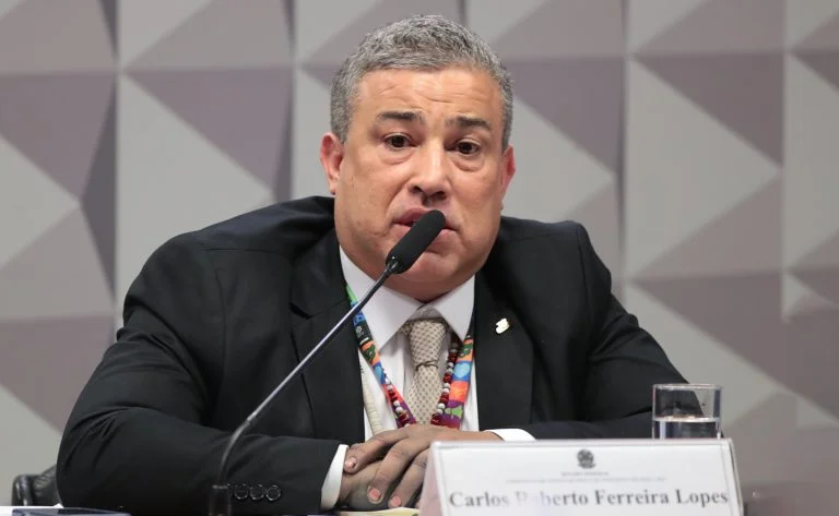 Suspeito de liderar esquema do INSS se entrega à Polícia Federal