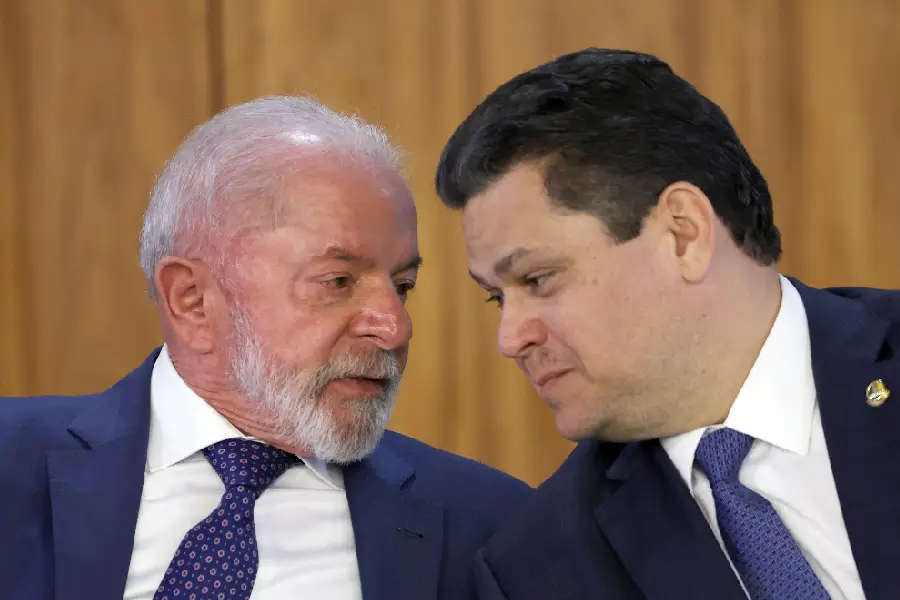 Lula recebe Alcolumbre e destrava parte da pauta eleitoral, mas 6×1 segue sem data de votação