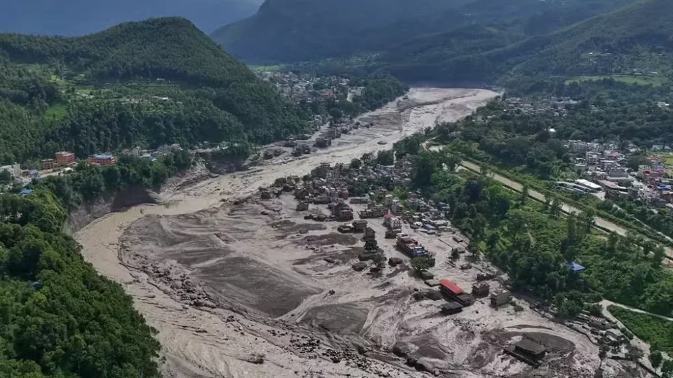 Um dia após enchente catastrófica, terremoto de magnitude 5 atinge Tibete