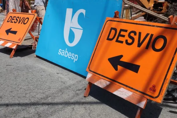 Sabesp realiza obras e interdita ruas em seis cidades da Baixada Santista; confira os locais de bloqueios