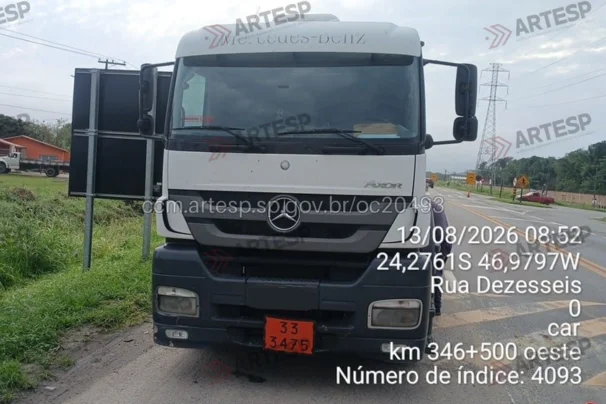 Carreta sofre pane e faixa de aceleração de rodovia em Peruíbe fica interditada em Peruíbe