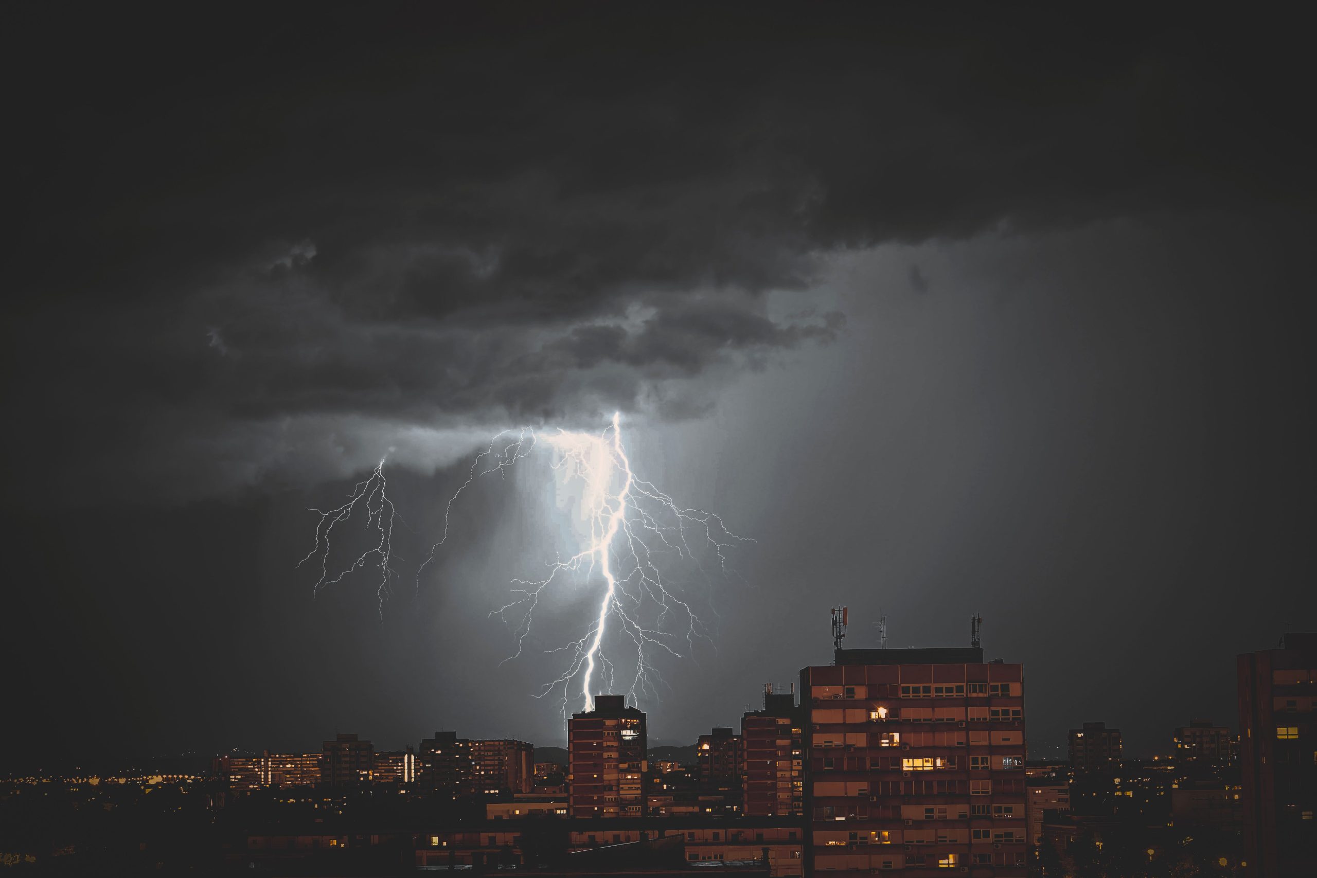 Tempestade coloca seis estados em alerta para granizo e ventos