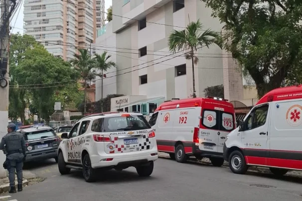 Homem é morto a facadas dentro de apartamento em Santos