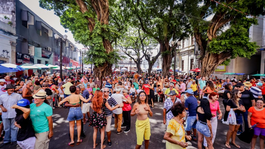 Sabadinho Bom terá choro, baião, xote e bossa nova com Luizinho Calixto em João Pessoa