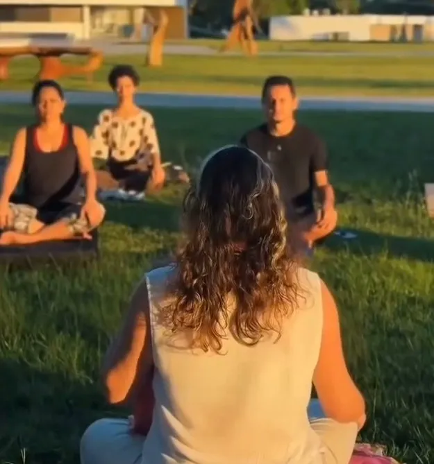 Aula gratuita de yoga acontece ao ar livre nesta sexta-feira na Estação Cabo Branco, em João Pessoa