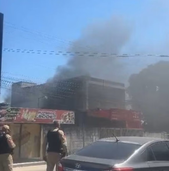 Incêndio atinge loja de queijos e provoca forte fumaça em Santa Rita