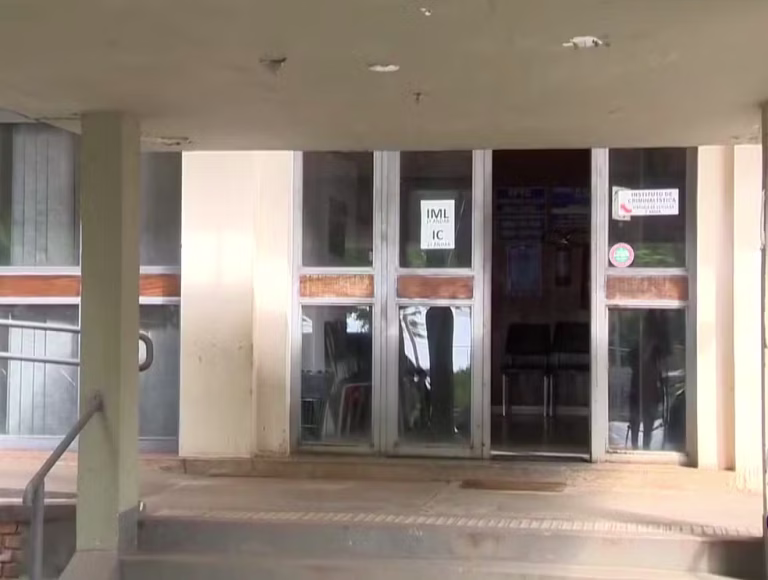Bebê de 10 meses morre após ser jogada em represa pela própria mãe